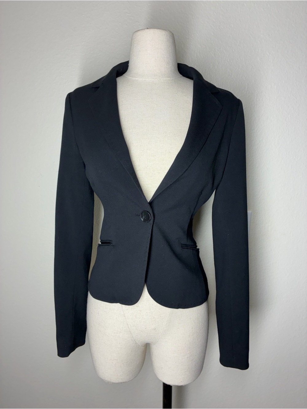 H&M Black Women's Fitted One-Button Blazer, size 4